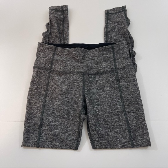 Lululemon Run Turn Around Tight Ruched High Rise in Size 6 - Picture 3 of 12